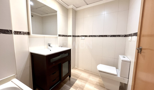 Odsprzedaż - Mieszkanie w bloku - Santa Pola - Costa Blanca