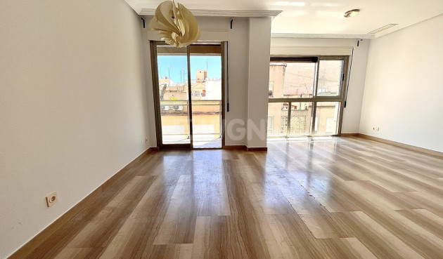 Odsprzedaż - Mieszkanie w bloku - Santa Pola - Costa Blanca