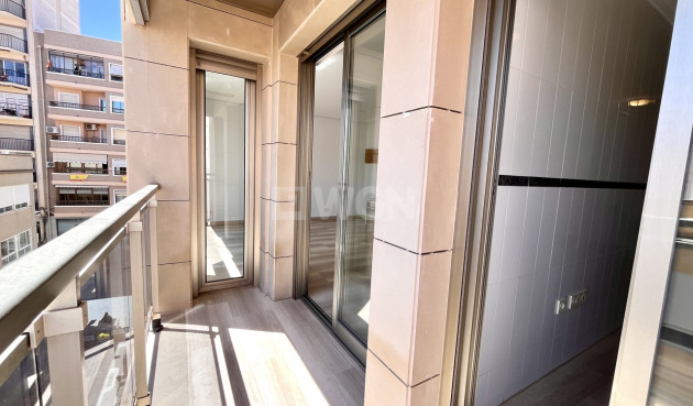 Odsprzedaż - Mieszkanie w bloku - Santa Pola - Costa Blanca