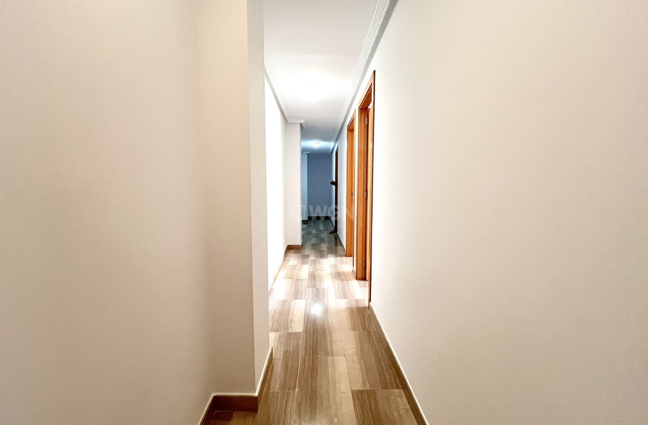 Odsprzedaż - Mieszkanie w bloku - Santa Pola - Costa Blanca