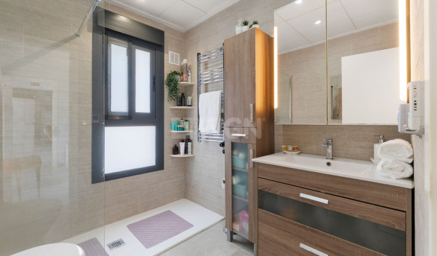 Odsprzedaż - Villa - Daya Nueva - Costa Blanca