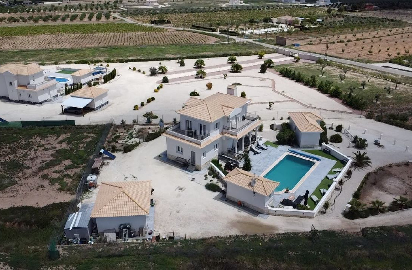 Reventa - Villa - Pinoso - Inland