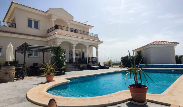 Reventa - Villa - Pinoso - Inland