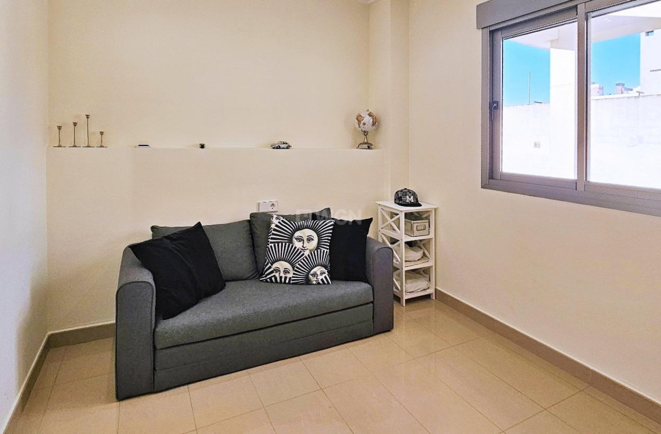 Resale - Apartment / flat - Torrevieja - Estacion De Autobuses