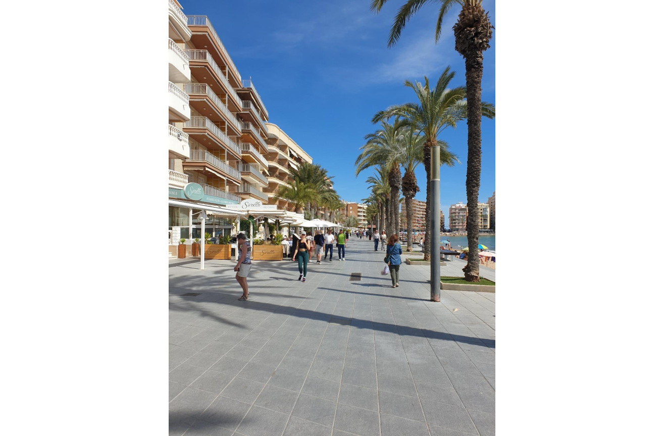 Resale - Apartment / flat - Torrevieja - Estacion De Autobuses