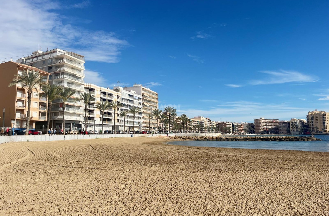 Resale - Apartment / flat - Torrevieja - Estacion De Autobuses