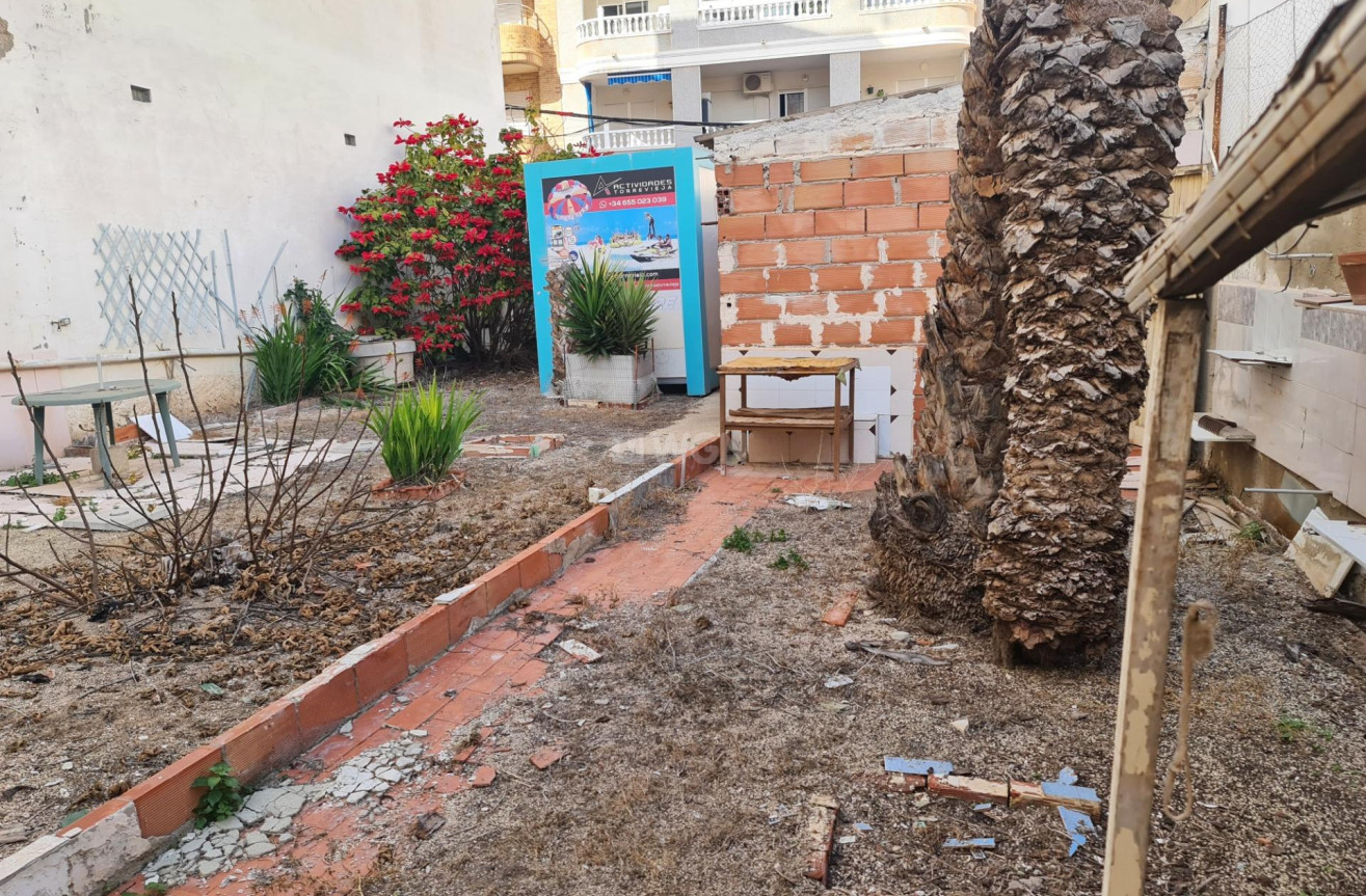 Odsprzedaż - Działka / Grunt - Torrevieja - Estacion De Autobuses