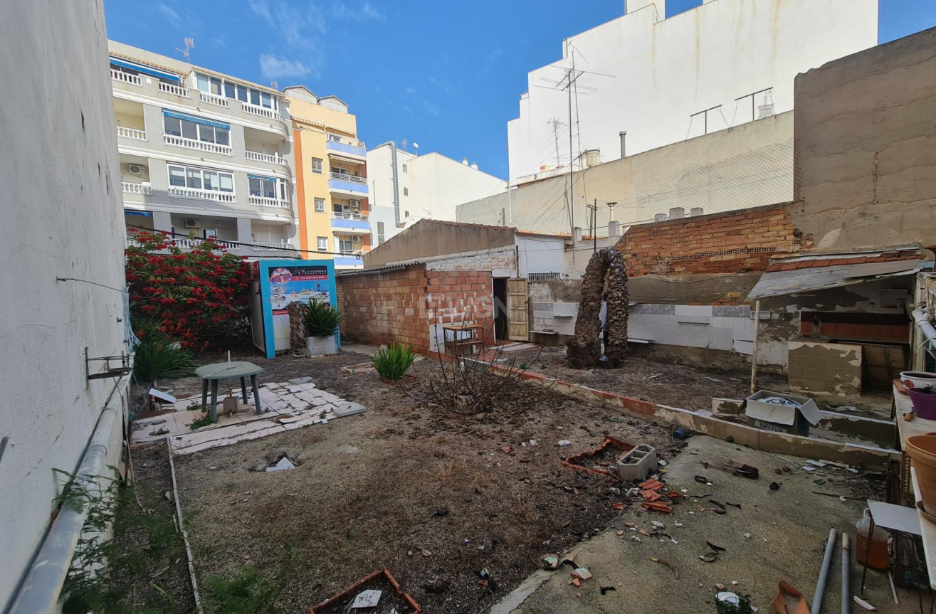 Odsprzedaż - Działka / Grunt - Torrevieja - Estacion De Autobuses