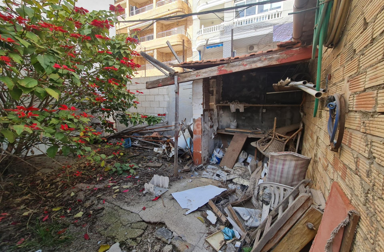 Odsprzedaż - Działka / Grunt - Torrevieja - Estacion De Autobuses