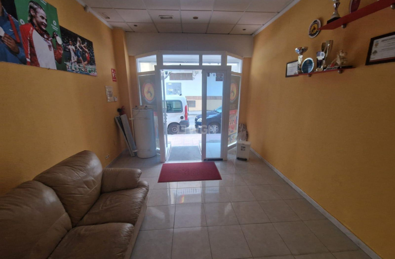 Odsprzedaż - Reklama w telewizji - Torrevieja - Estacion De Autobuses