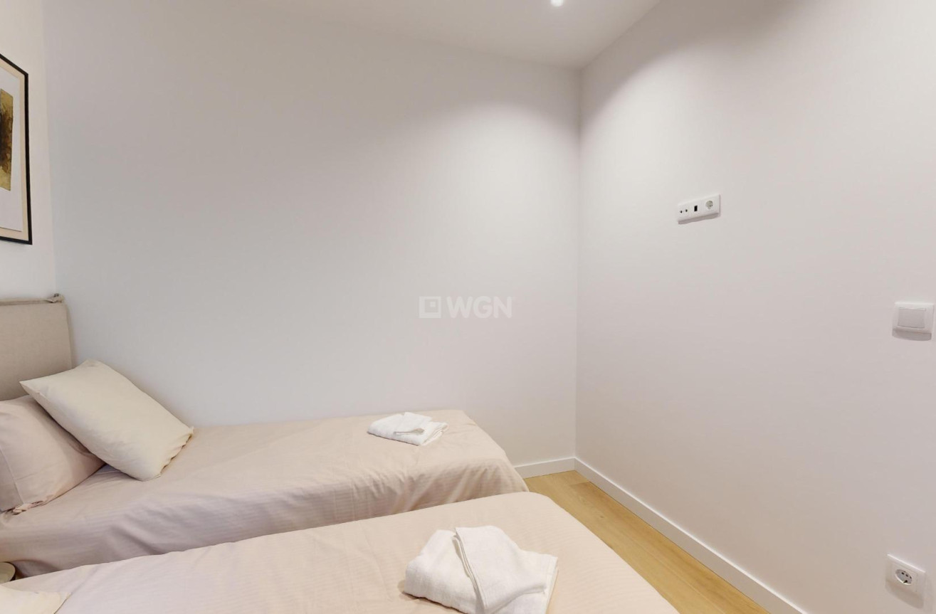 Nowy budynek - Daszek - Guardamar del Segura - Pueblo