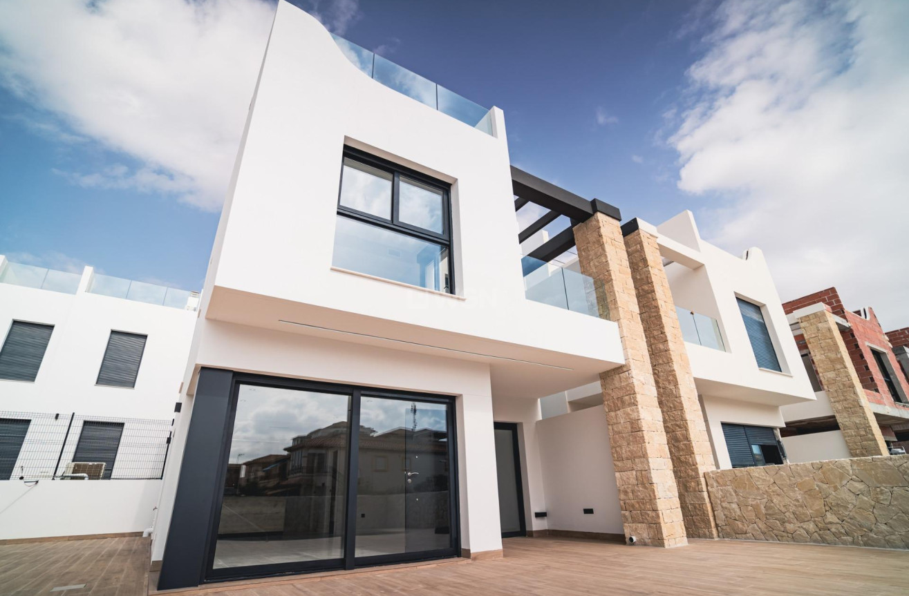 Nowy budynek - Villa - Orihuela Costa - Punta Prima