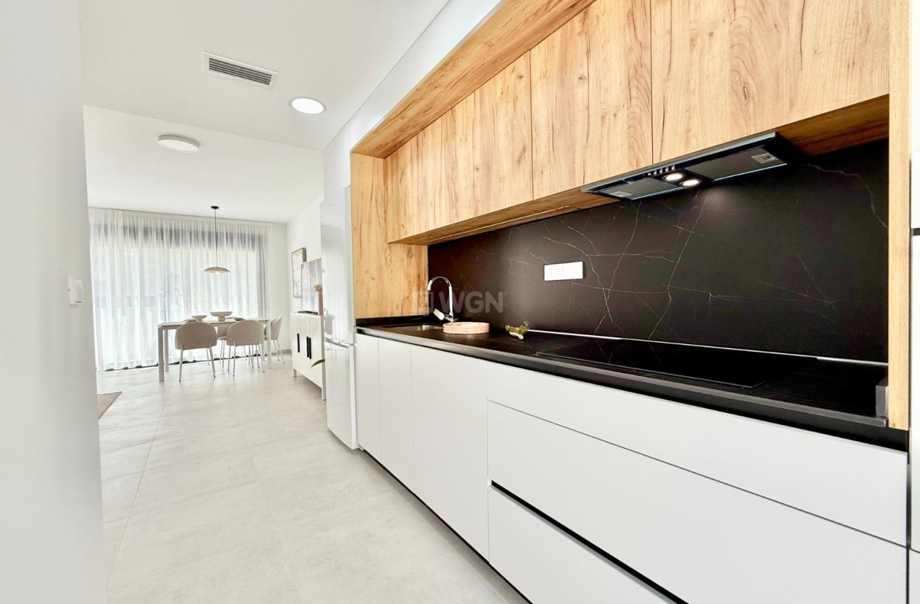 Nowy budynek - Kamienica - Cox - San Fernando