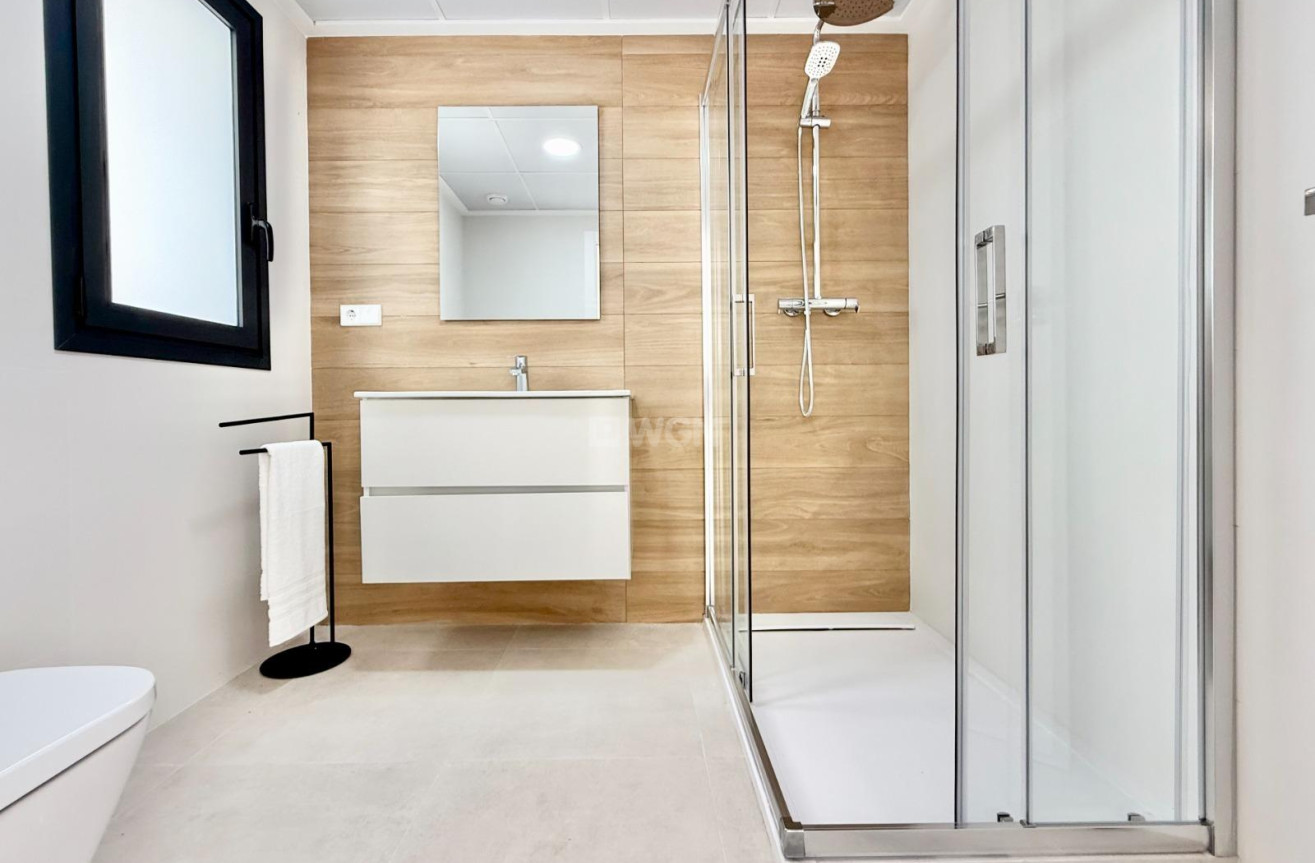 Nowy budynek - Kamienica - Cox - San Fernando