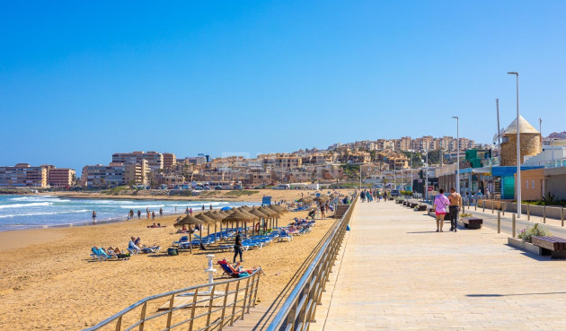 Odsprzedaż - Mieszkanie w bloku - Torrevieja - La Mata