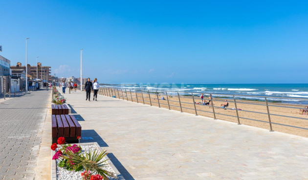 Odsprzedaż - Mieszkanie w bloku - Torrevieja - La Mata