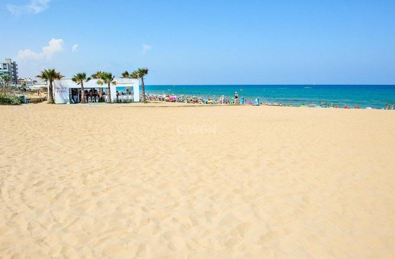 Odsprzedaż - Mieszkanie w bloku - Torrevieja - Cabo Cervera