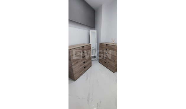 Odsprzedaż - Mieszkanie w bloku - Torrevieja - Cabo Cervera