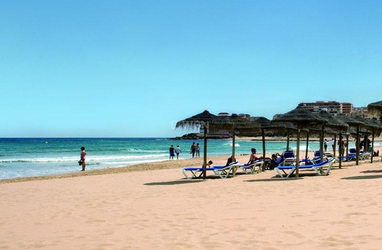 Odsprzedaż - Mieszkanie w bloku - Torrevieja - Cabo Cervera