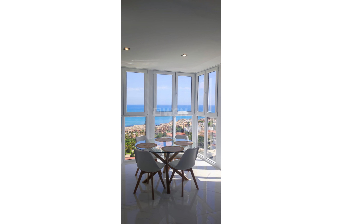 Odsprzedaż - Mieszkanie w bloku - Torrevieja - Cabo Cervera