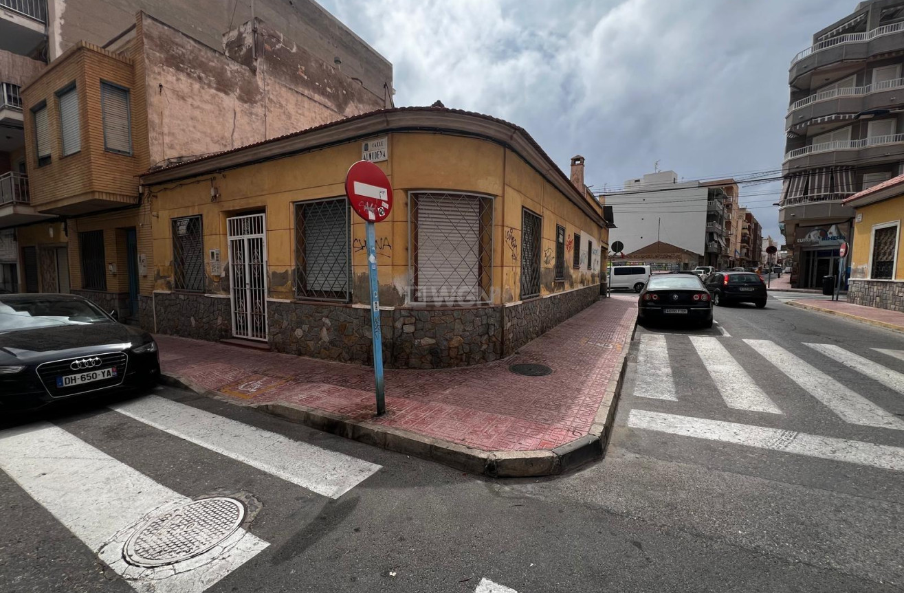 Odsprzedaż - Działka / Grunt - Torrevieja - Playa del Cura