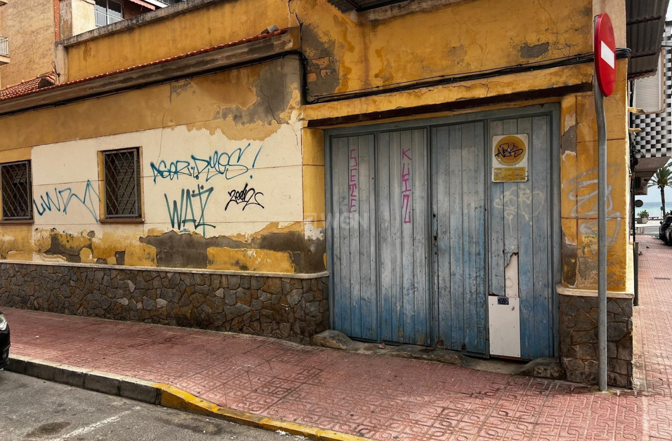 Odsprzedaż - Działka / Grunt - Torrevieja - Playa del Cura