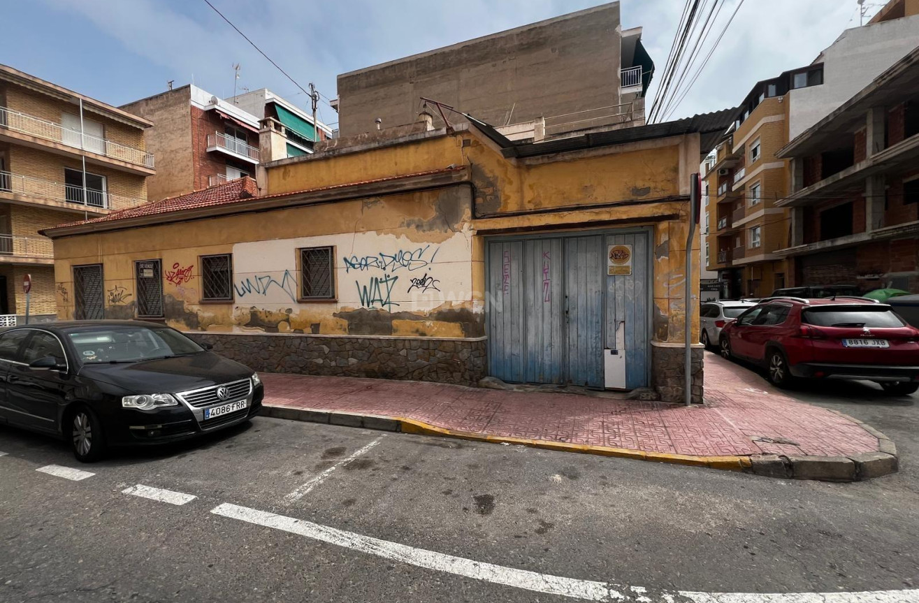 Odsprzedaż - Działka / Grunt - Torrevieja - Playa del Cura