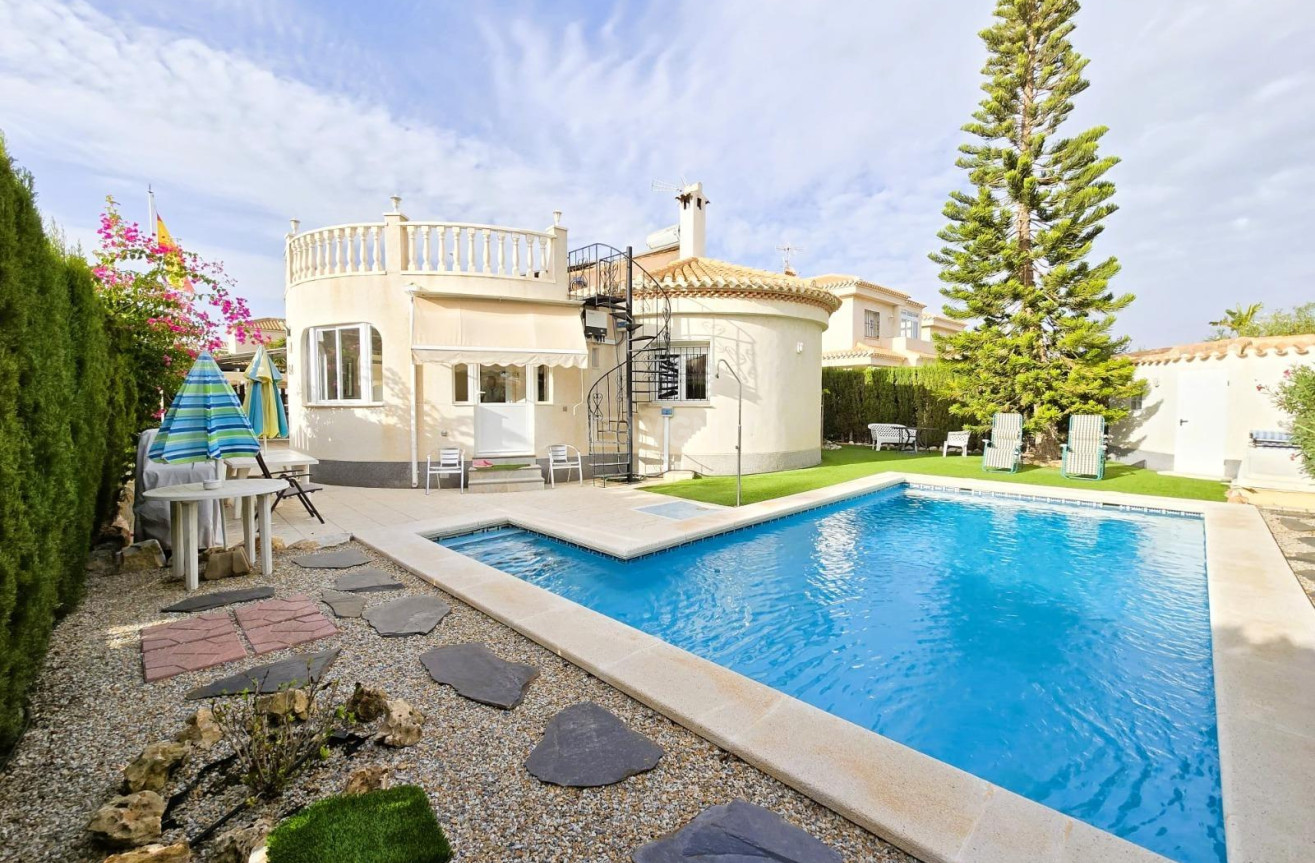 Resale - Villa - Orihuela Costa - Playa Flamenca