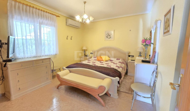 Resale - Villa - Orihuela Costa - Playa Flamenca