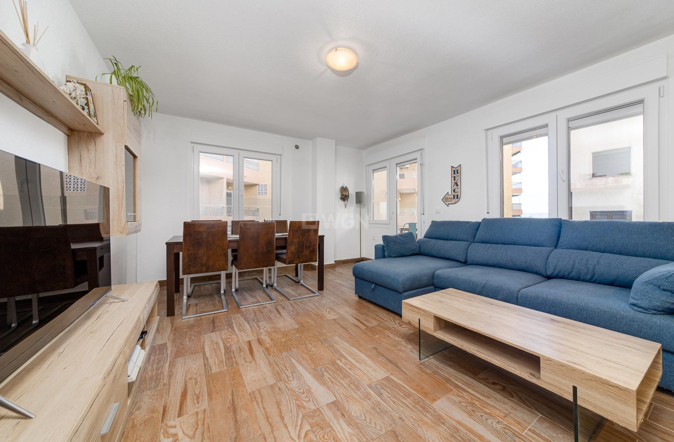 Odsprzedaż - Mieszkanie w bloku - Torrevieja - Playa del Cura