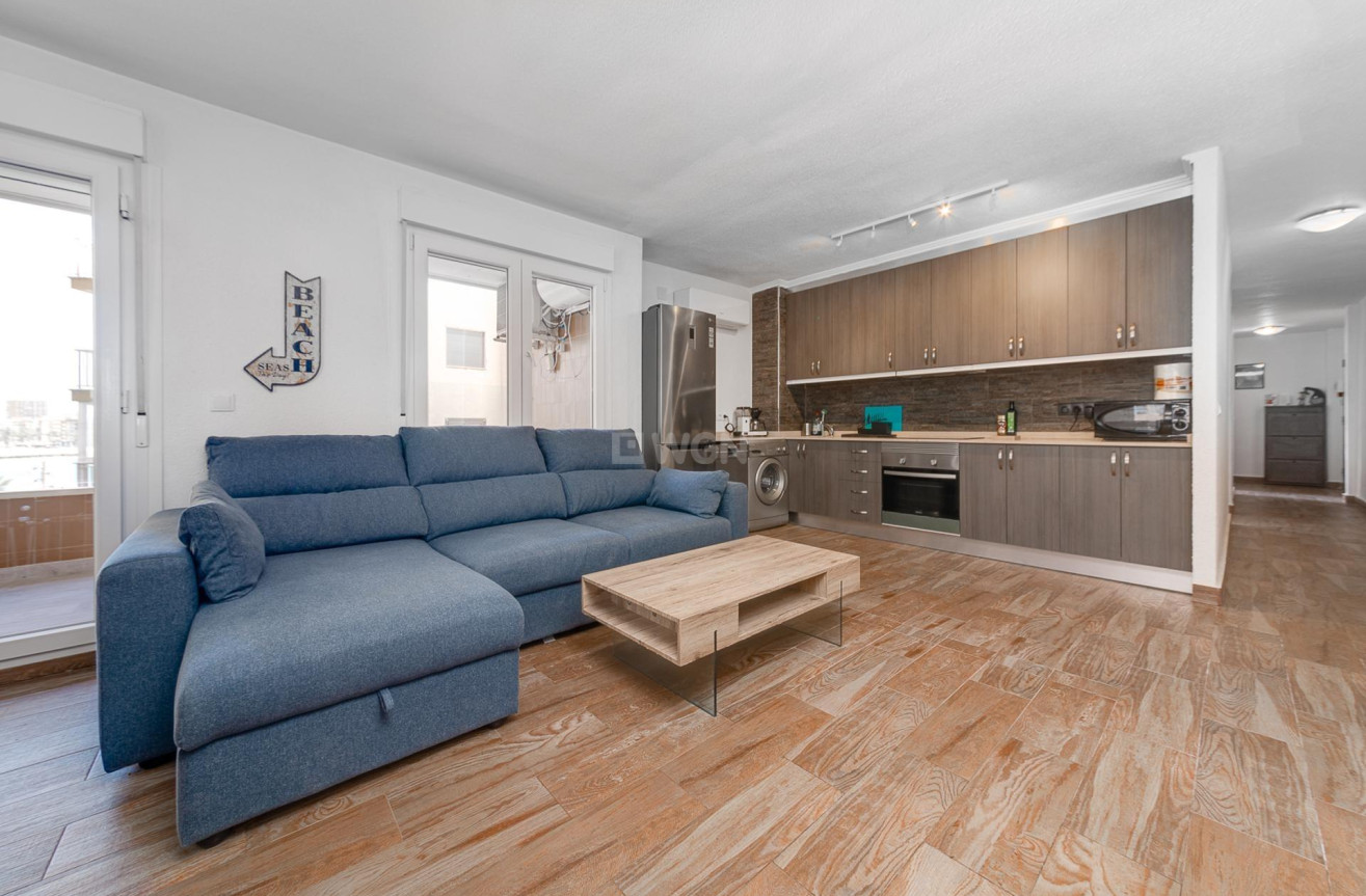 Odsprzedaż - Mieszkanie w bloku - Torrevieja - Playa del Cura