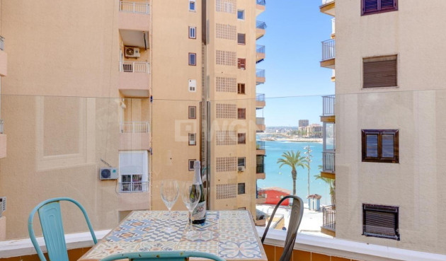 Odsprzedaż - Mieszkanie w bloku - Torrevieja - Playa del Cura