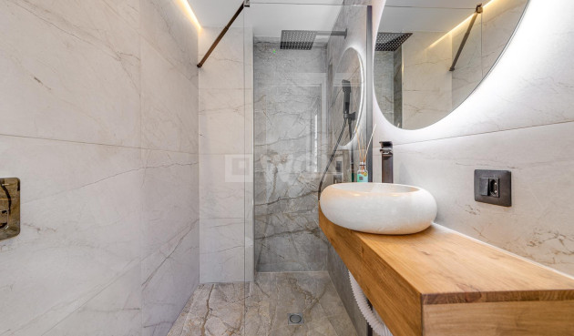 Odsprzedaż - Mieszkanie w bloku - Torrevieja - Playa del Cura