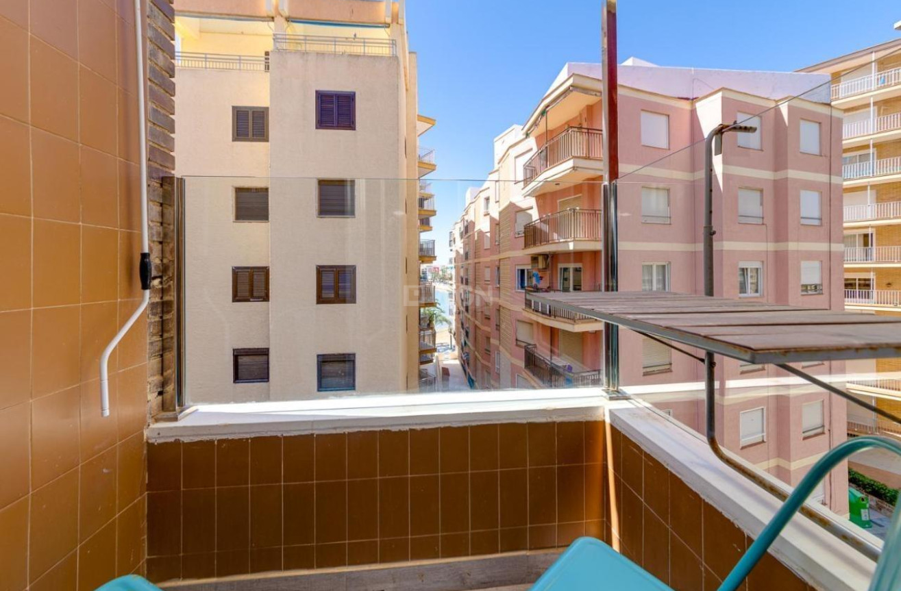 Odsprzedaż - Mieszkanie w bloku - Torrevieja - Playa del Cura