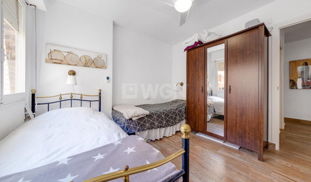 Odsprzedaż - Mieszkanie w bloku - Torrevieja - Playa del Cura