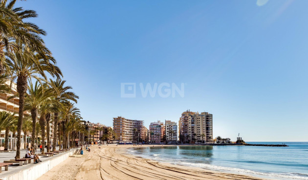 Odsprzedaż - Mieszkanie w bloku - Torrevieja - Playa del Cura