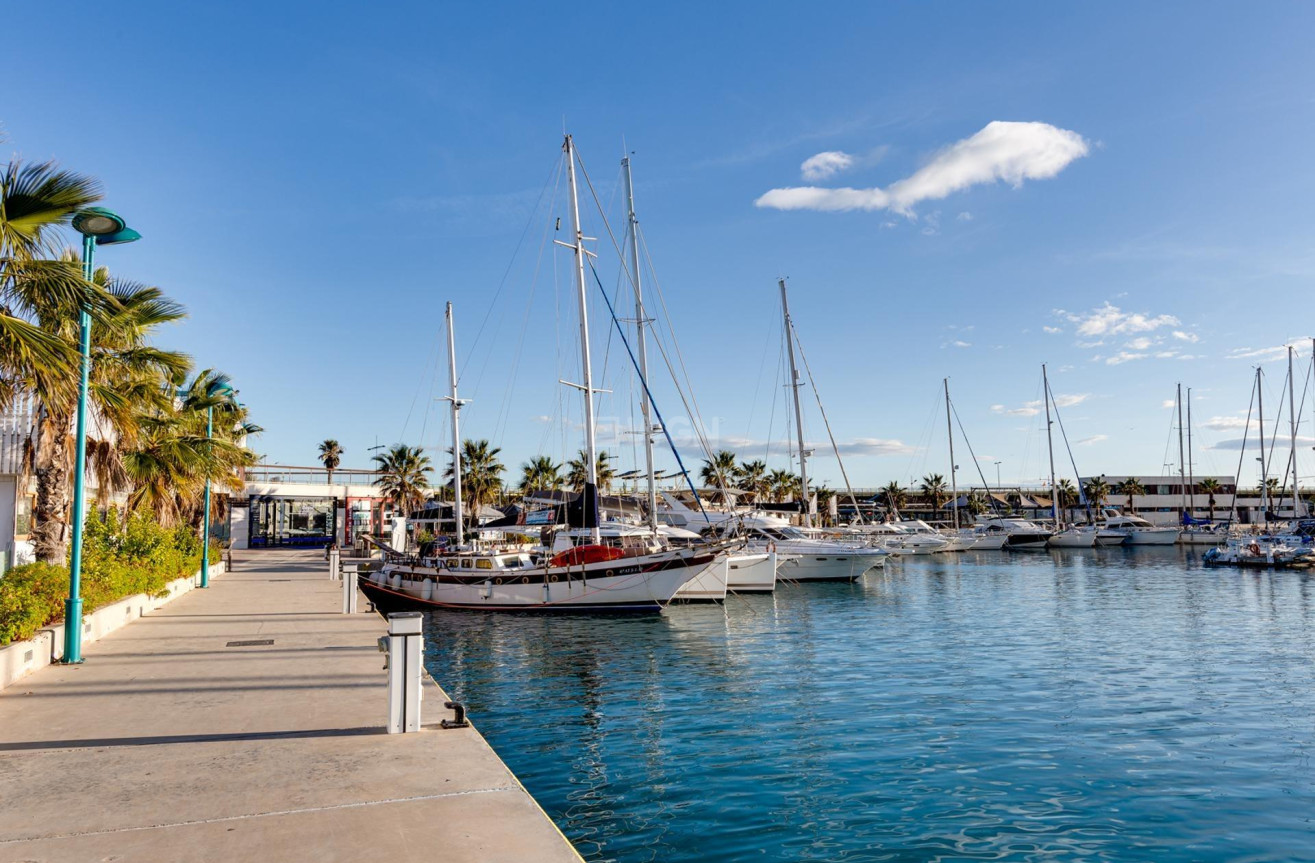 Odsprzedaż - Mieszkanie w bloku - Torrevieja - Playa del Cura