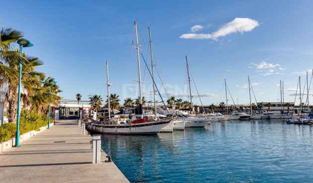 Odsprzedaż - Mieszkanie w bloku - Torrevieja - Playa del Cura