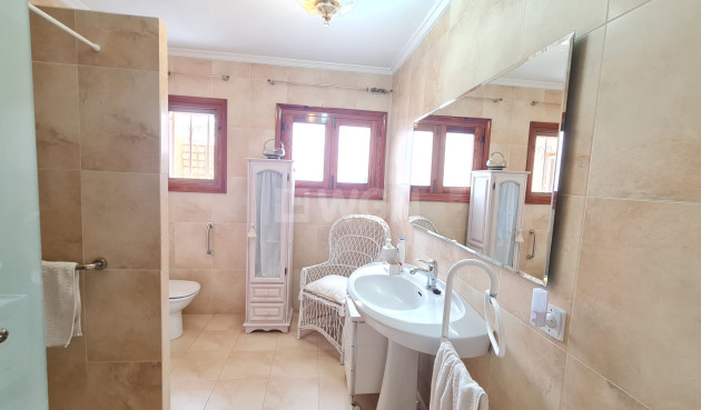 Odsprzedaż - Kamienica - Elda - Inland