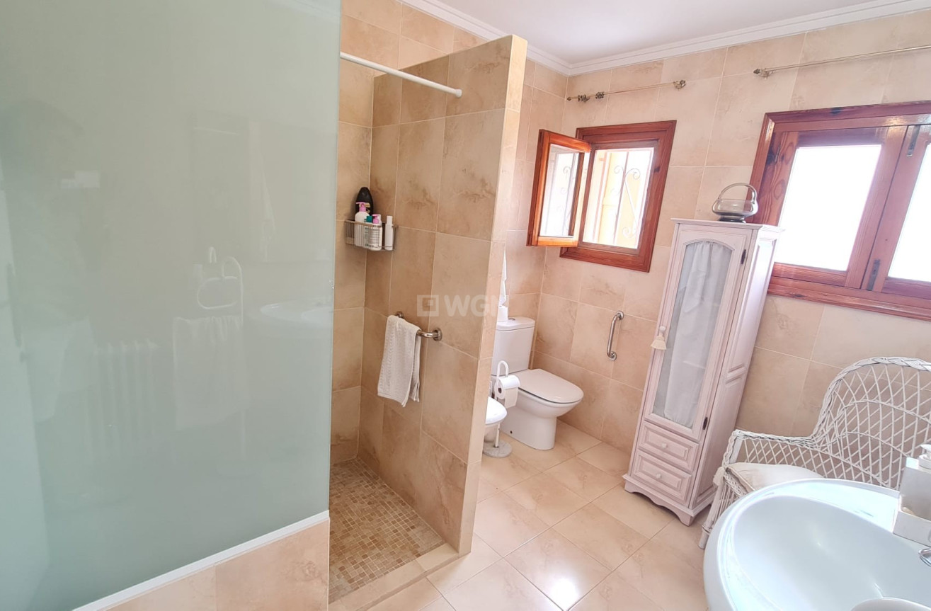 Odsprzedaż - Kamienica - Elda - Inland