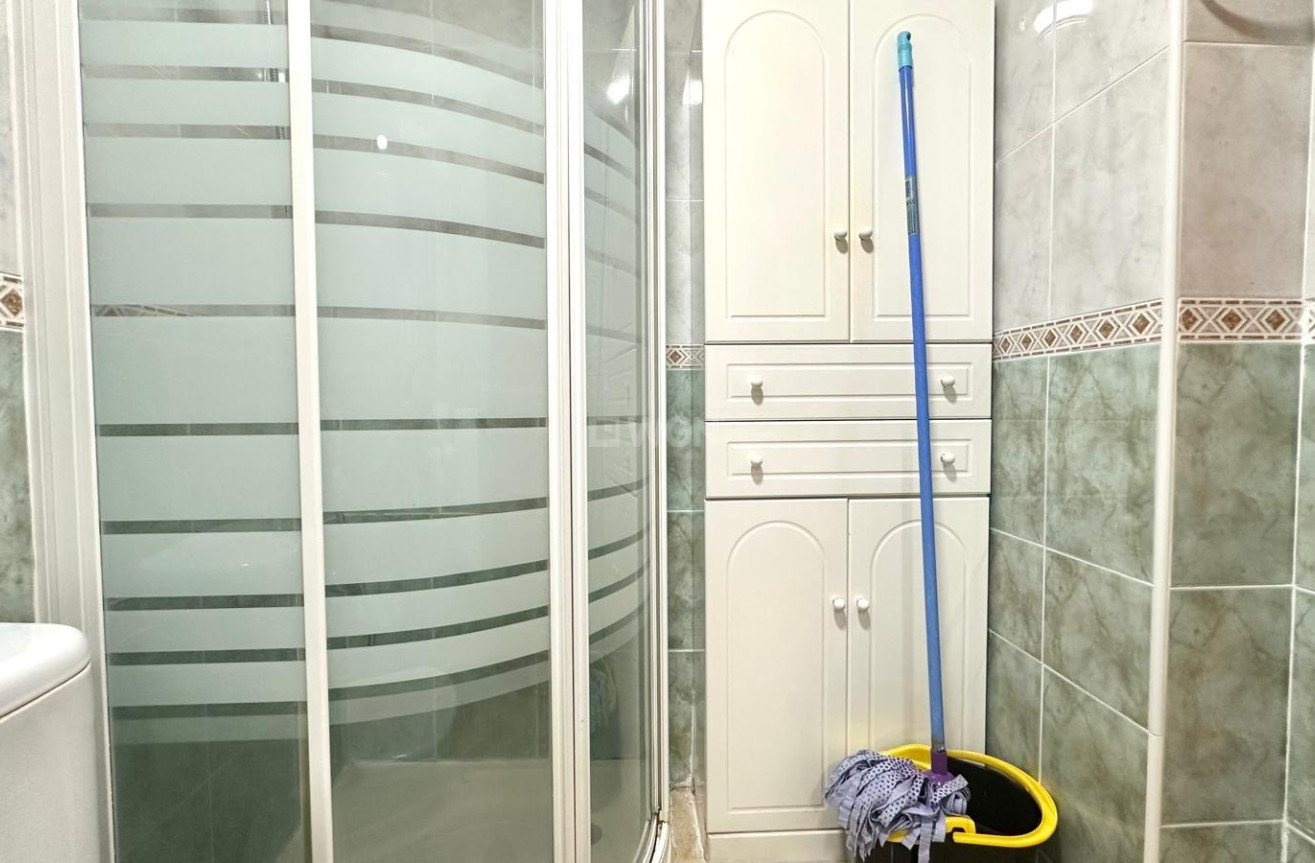 Odsprzedaż - Mieszkanie w bloku - Torrevieja - Acequion