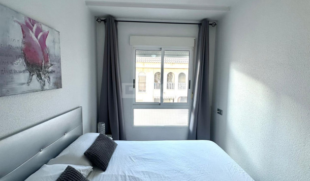 Odsprzedaż - Mieszkanie w bloku - Torrevieja - Acequion