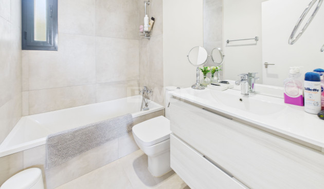 Odsprzedaż - Villa - Mar de Cristal - Costa Calida