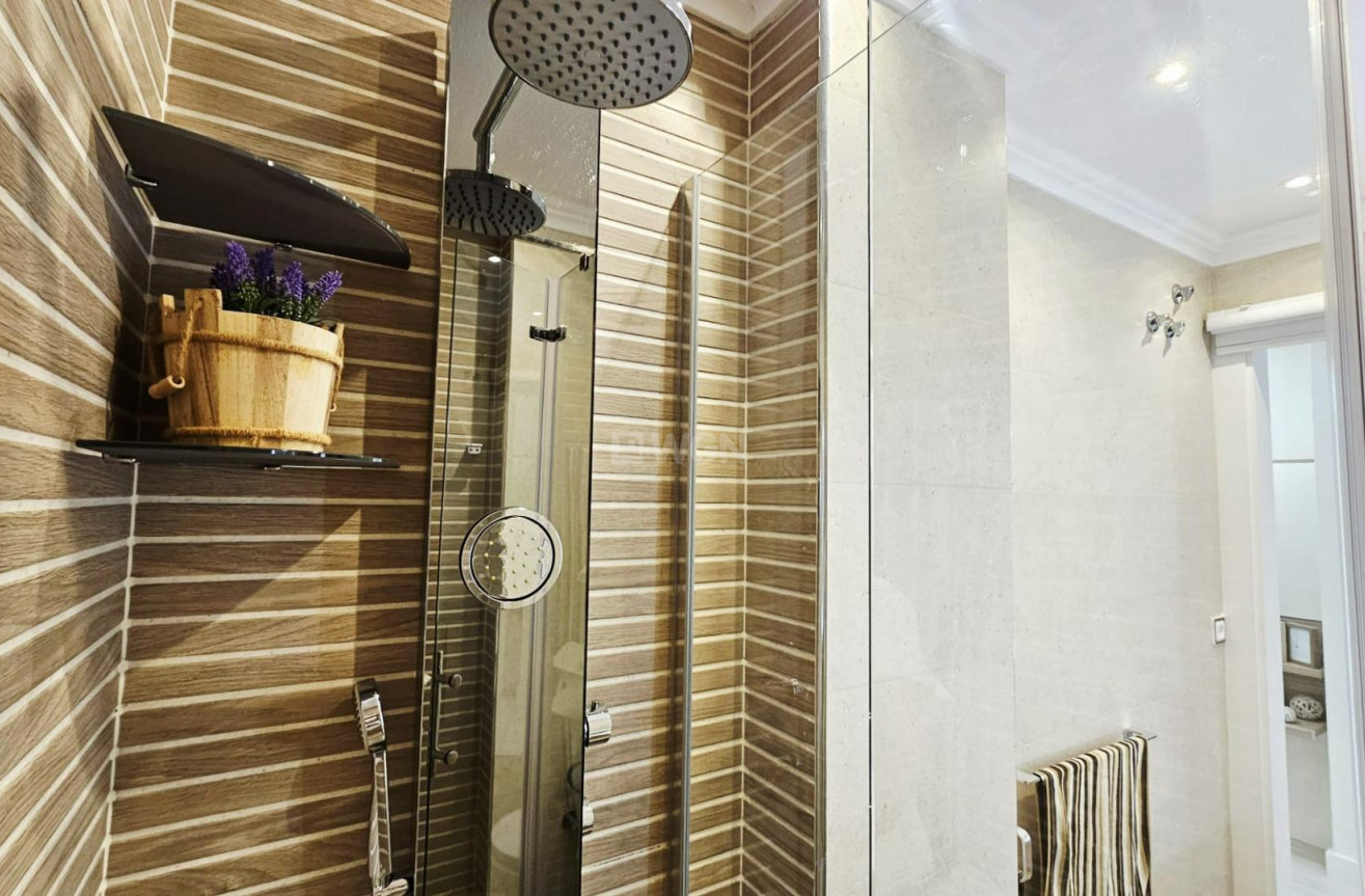 Resale - Apartment / flat - Torrevieja - Nueva Torrevieja