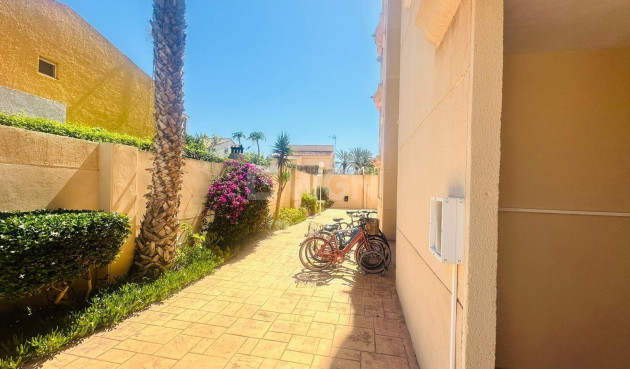 Resale - Apartment / flat - Torrevieja - Nueva Torrevieja