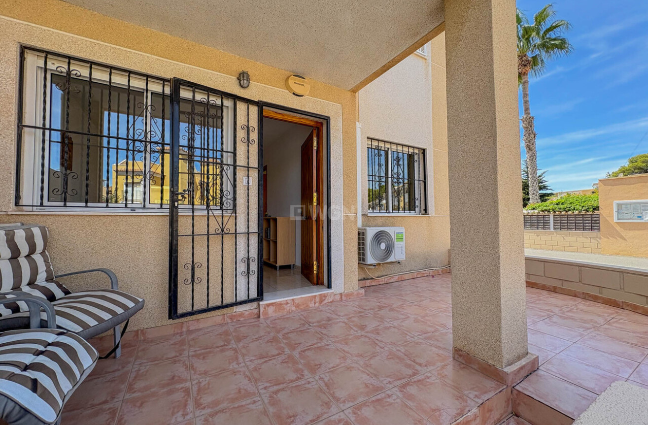 Odsprzedaż - Mieszkanie w bloku - Los Balcones - Costa Blanca