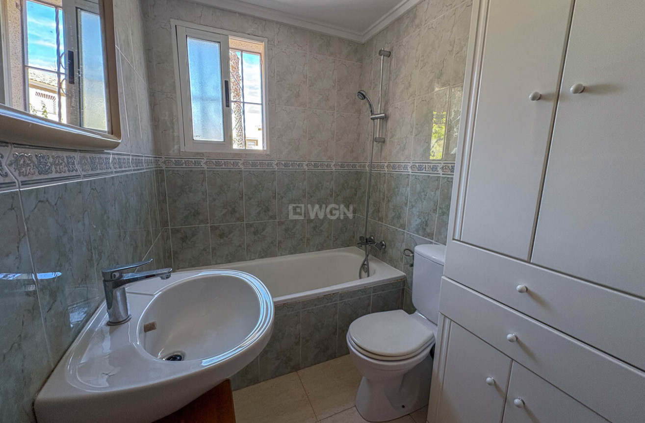 Odsprzedaż - Mieszkanie w bloku - Los Balcones - Costa Blanca