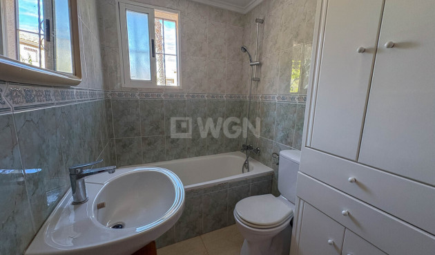 Odsprzedaż - Mieszkanie w bloku - Los Balcones - Costa Blanca