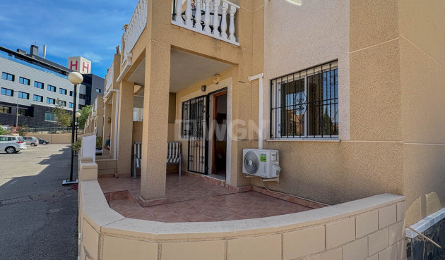 Odsprzedaż - Mieszkanie w bloku - Los Balcones - Costa Blanca