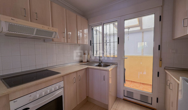 Odsprzedaż - Mieszkanie w bloku - Los Balcones - Costa Blanca